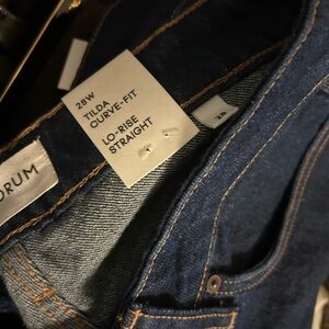 Tilda Curve-Fit Lo-Rise Straight Leg - Aritzia No Stress Dark Blue Jeans